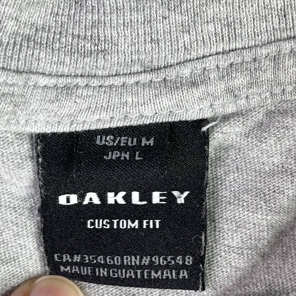 Oakley T-Shirt Men’s Medium Gray Crew Neck Short Sleeve Lightweight Patriotic - Picture 7 of 12